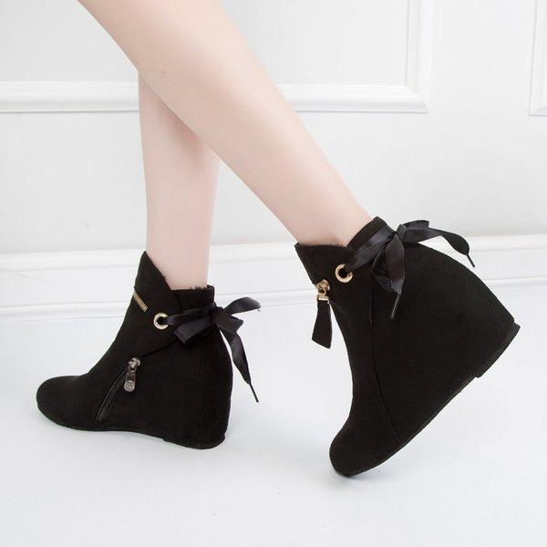 Велурени дамски боти с вътрешна платформа 