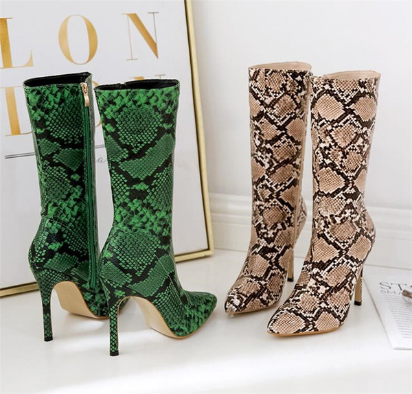 Актуални дамски ботуши заострен модел с висок ток