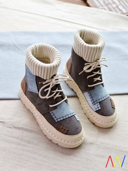 Нов модел дамски боти с равна подметка и връзки - тип чорап