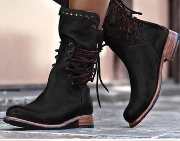 Модерни дамски ботуши от еко кожа с капси и връзки