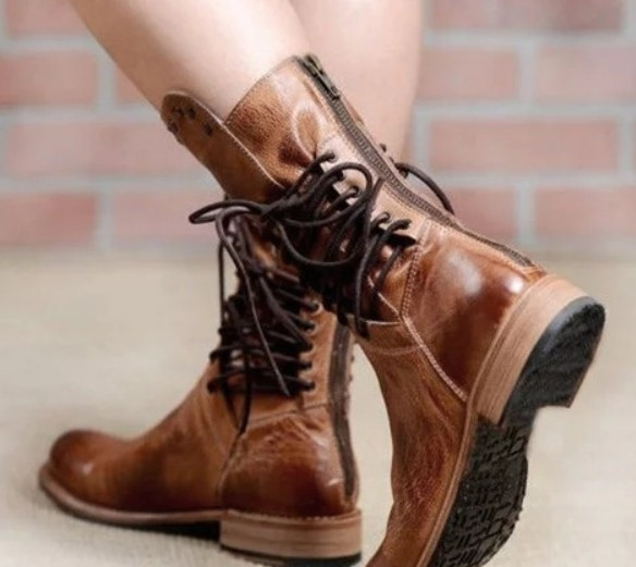 Модерни дамски ботуши от еко кожа с капси и връзки