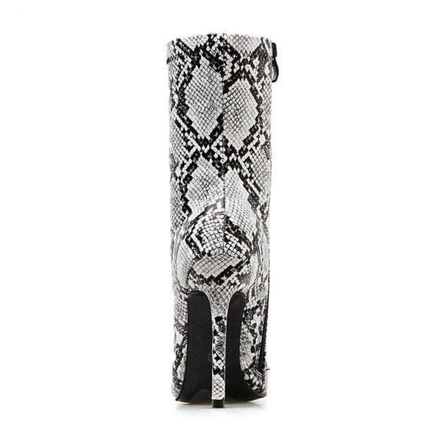 Стилни дамски ботуши с висок ток и змийски принт