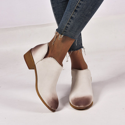 Дамски есенни боти с равна подметка - заострен модел