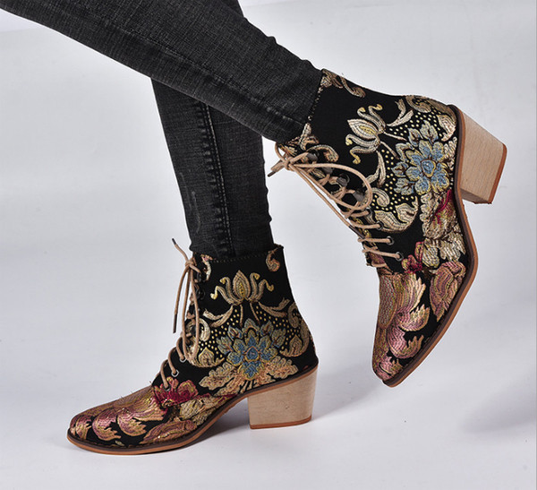 Дамски ежедневни боти с бродерия и връзки 