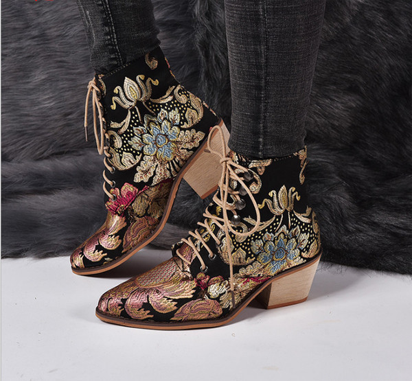Дамски ежедневни боти с бродерия и връзки 