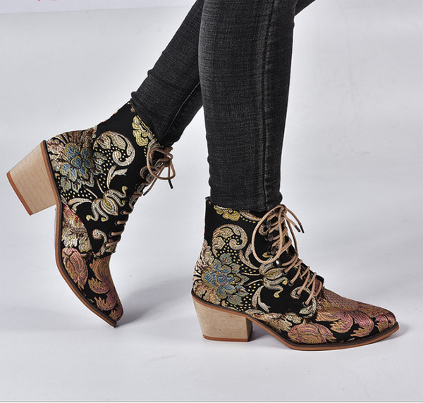 Дамски ежедневни боти с бродерия и връзки 