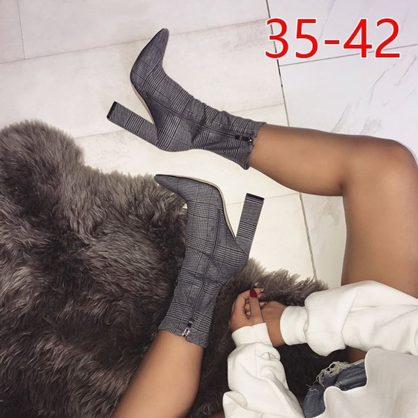 Карирани дамски ботуши заострен модел с дебел ток 