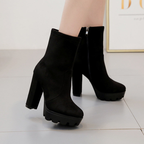 Дамски велурени боти с цип и висок ток