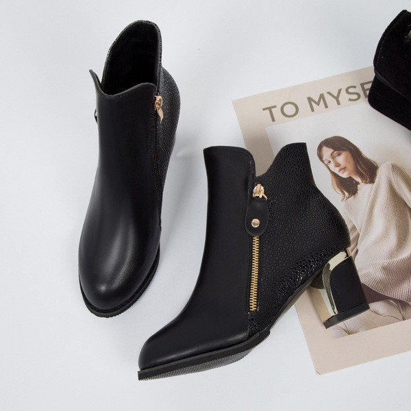 Кожени дамски боти със страничен цип и квадратен ток 