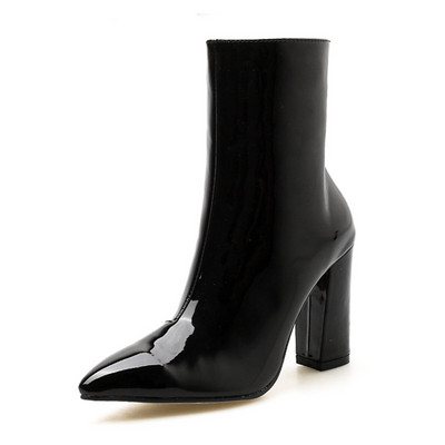 Дамски лачени ботуши заострен модел с цип и дебел ток