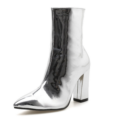 Дамски лачени ботуши заострен модел с цип и дебел ток