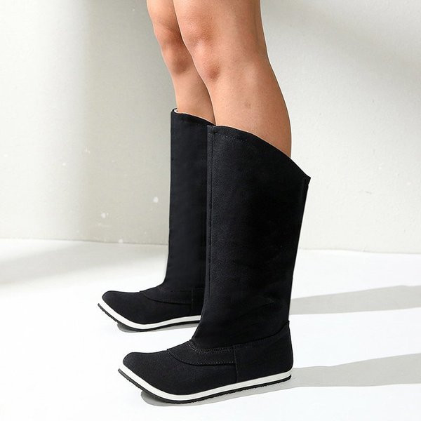 Велурени дамски зимни ботуши с равна подметка 