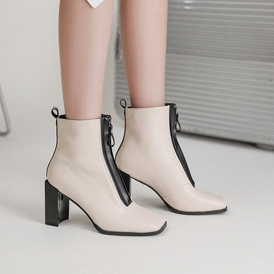 Нов модел дамски боти от еко кожа с дебел ток и цип