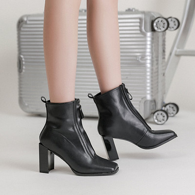 Нов модел дамски боти от еко кожа с дебел ток и цип