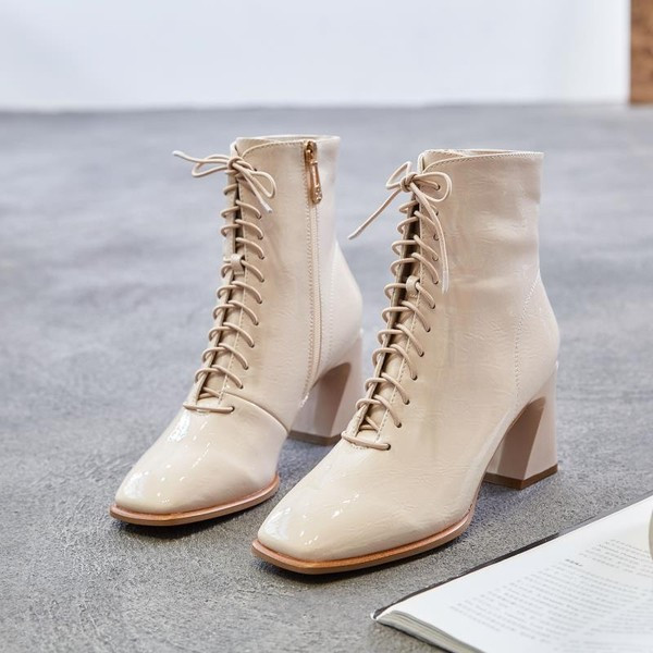 Ženske moderne lakirane čizme s četvrtastom petom