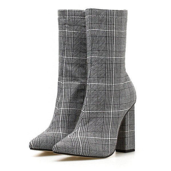 Карирани дамски боти с квадратен ток 