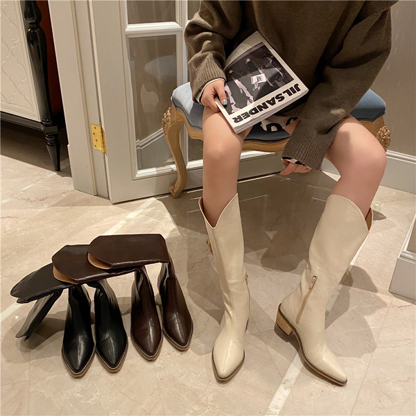 Изчистен модел дамски ботуши от еко кожа с 4см ток