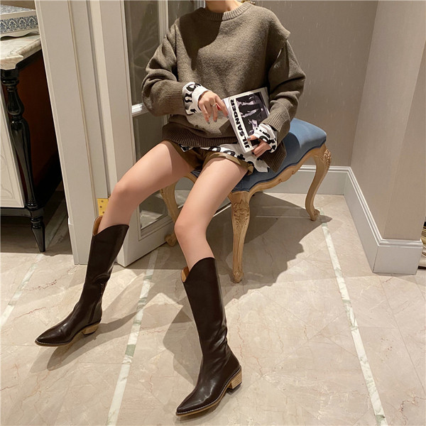 Изчистен модел дамски ботуши от еко кожа с 4см ток