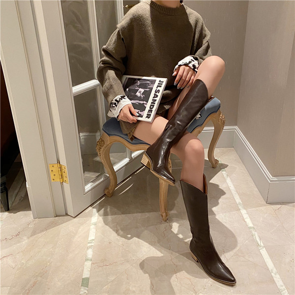 Изчистен модел дамски ботуши от еко кожа с 4см ток