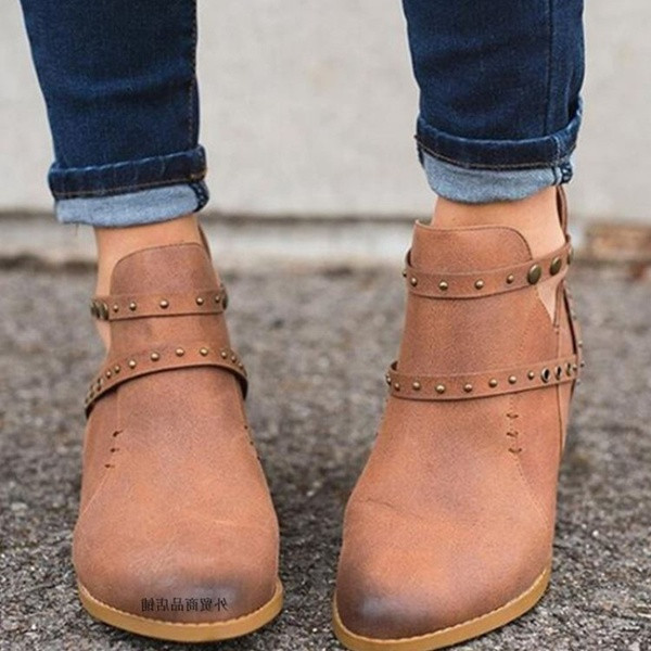 Кожени дамски боти с метални нитове 