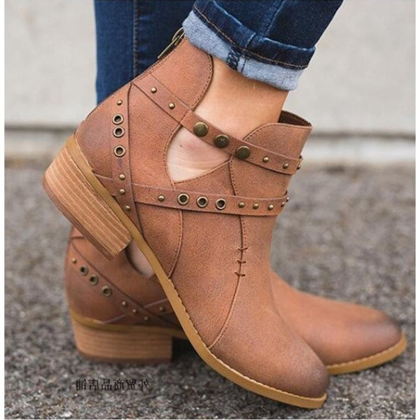 Кожени дамски боти с метални нитове 