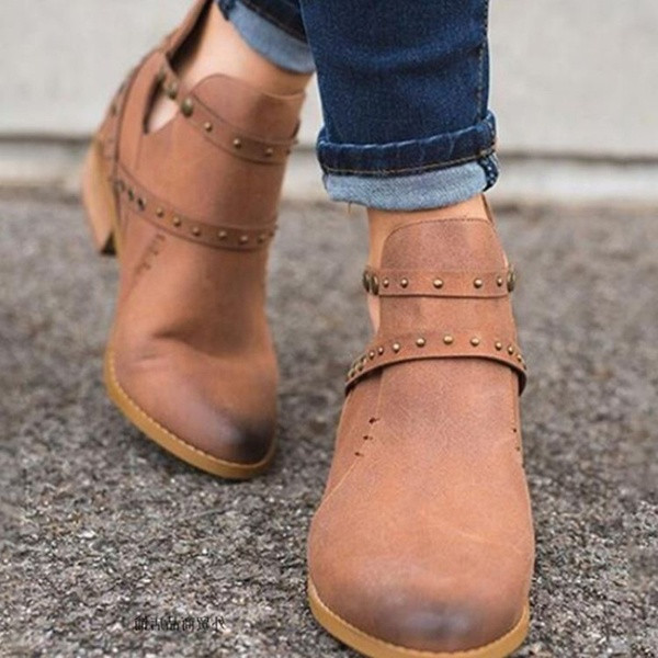 Кожени дамски боти с метални нитове 