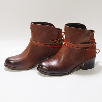 Модерни дамски кожени боти с връзки и дебел ток