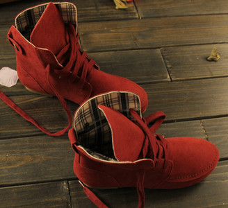 Дамски велурени боти с връзки и равна подметка