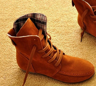 Дамски велурени боти с връзки и равна подметка