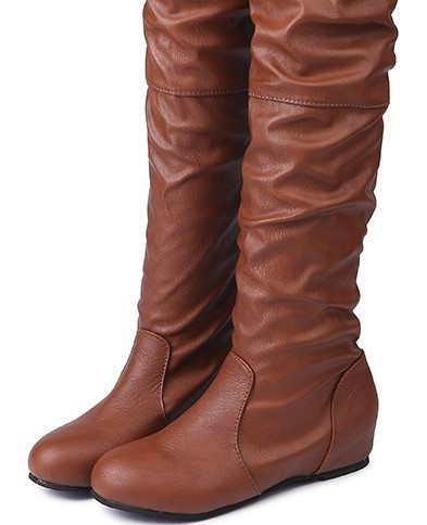 Кожени дамски ботуши с равна подметка 