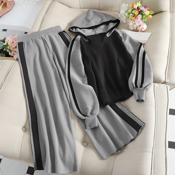 Спортно-ежедневен дамски комплект от тънко плетиво