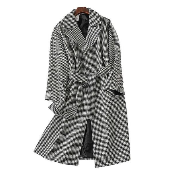 Дълго карирано палто с колан 