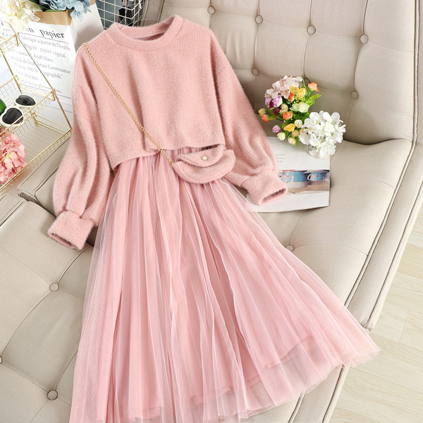 Rudeninis moteriškas komplektas su megztiniu ir ruonine suknele