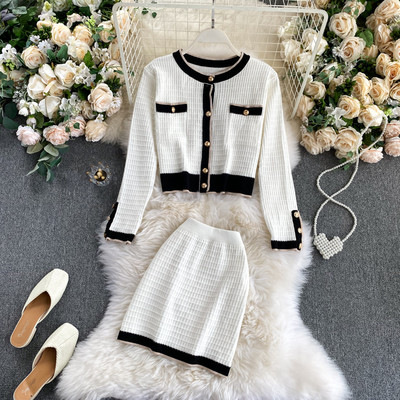 Ежедневен дамски комплект включващ жилетка и пола с висока талия