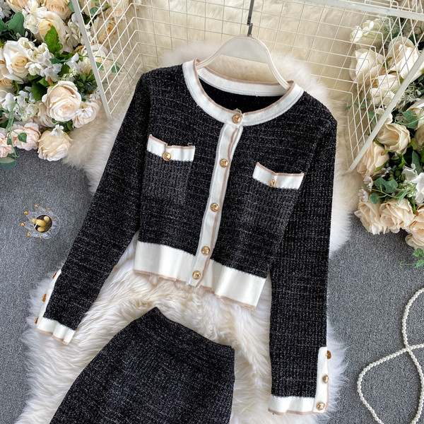 Ежедневен дамски комплект включващ жилетка и пола с висока талия