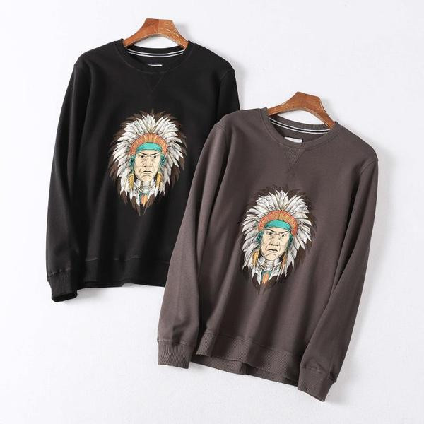 Нов модел мъжки суичър с цветна апликация