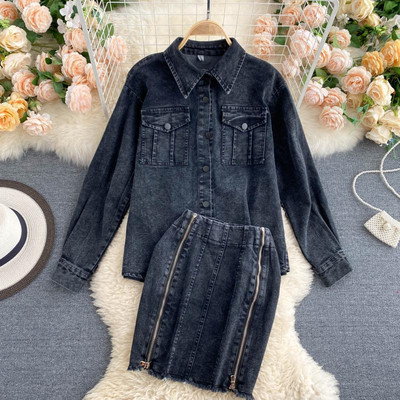 Дънков дамски комплект включващ риза и пола с ципове