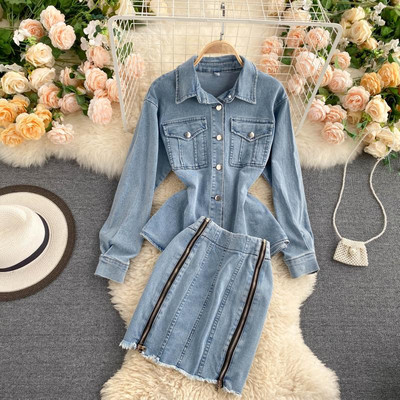 Дънков дамски комплект включващ риза и пола с ципове