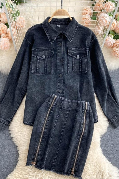 Дънков дамски комплект включващ риза и пола с ципове