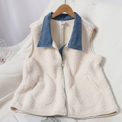 Дамски елек с класическа яка и джобове