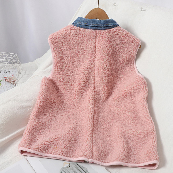 Дамски елек с класическа яка и джобове