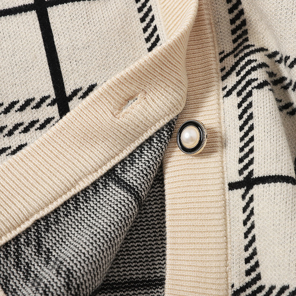 Кариран дамски комплект от две части - жилетка и пола