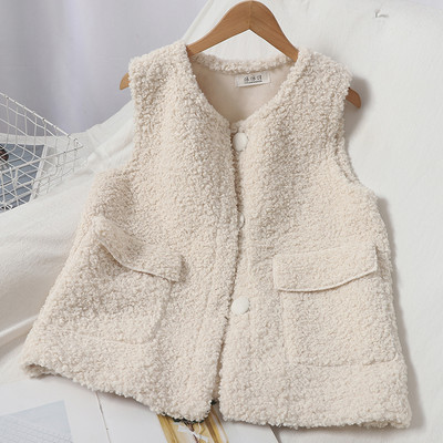 Пухен дамски елек с овално деколте и джобове