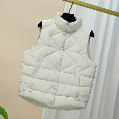 Ежедневен дамски елек с копчета и висока яка