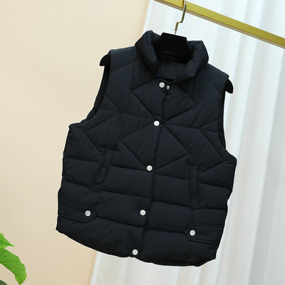 Ежедневен дамски елек с копчета и висока яка