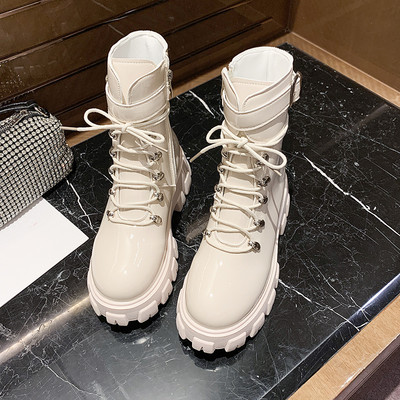 Нов модел дамски лачени боти с катарама