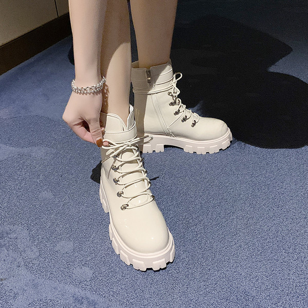 Нов модел дамски лачени боти с катарама 