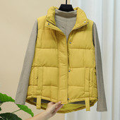 Нов модел дамски елек с висока яка и копчета