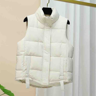 Нов модел дамски елек с висока яка и копчета