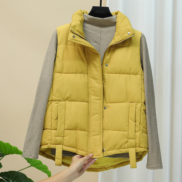 Нов модел дамски елек с висока яка и копчета